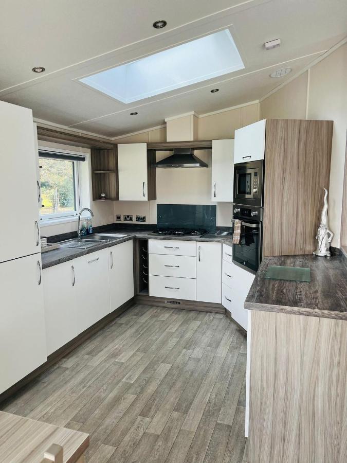 Reynards Retreat Lodge With Hot Tub Barmby on the Moor Exterior photo